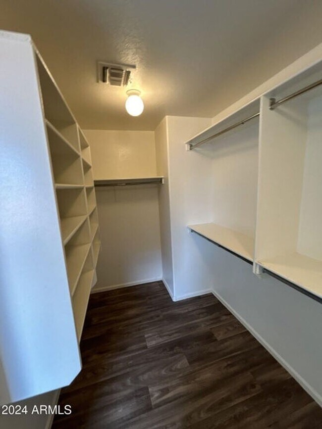 Building Photo - Very Spacious 4 bedroom, 2.5 bath in San Tan Valley