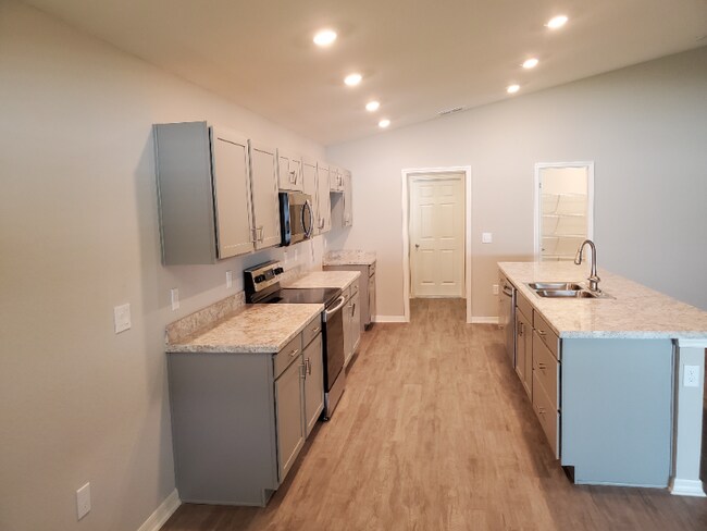 Building Photo - 6446 Polly Ln