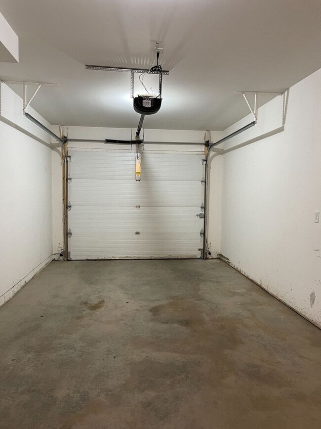 Building Photo - 1550 N Tinitun Cir