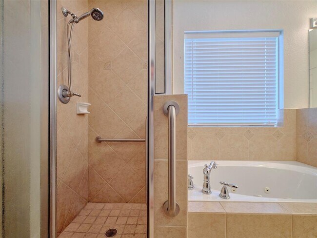 Building Photo - 10611 Alex Dr