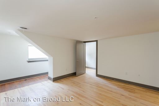 Building Photo - 300 E Broad St