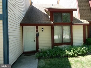 Building Photo - 83 Chelsea Cir