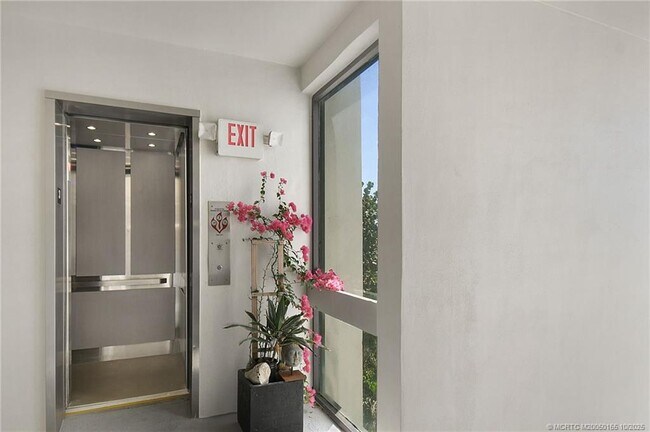 Building Photo - 1289 NE Ocean Blvd