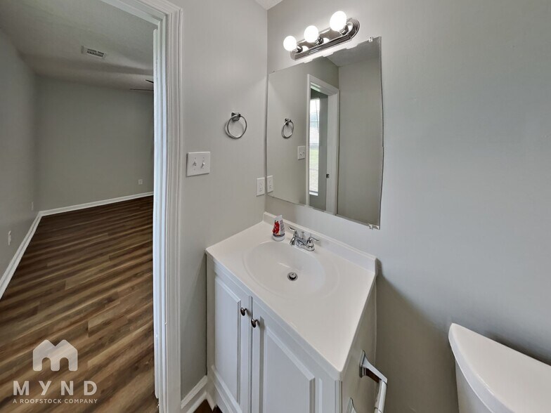 Building Photo - 4271 Wagon Trail Cove