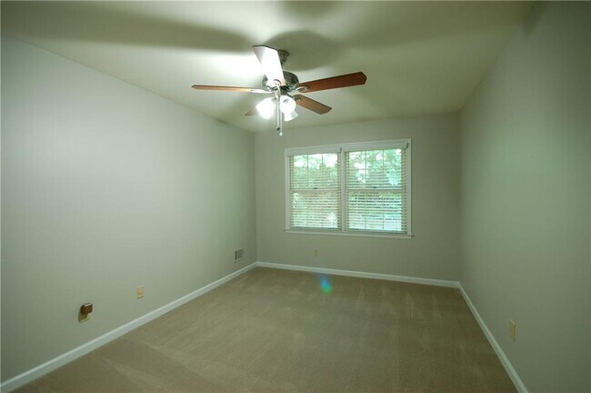Building Photo - 2155 Heritage Heights