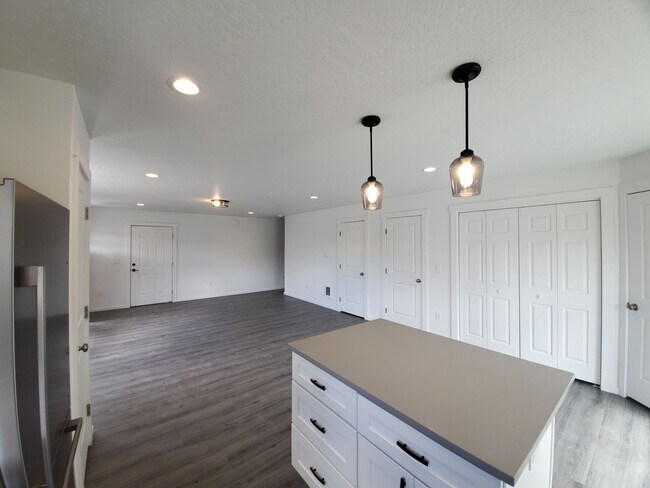 Building Photo - Newer Build