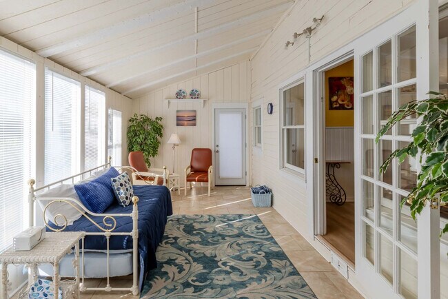 Building Photo - 640 S Columbia St