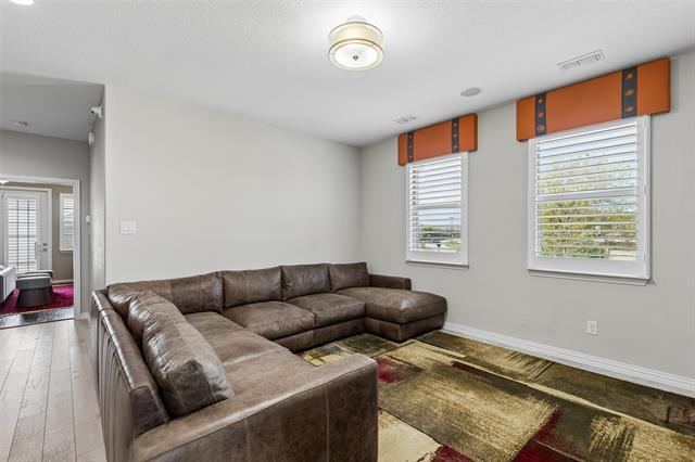 Building Photo - 628 Club Dr