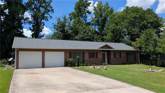 Building Photo - 585 Wayside Dr