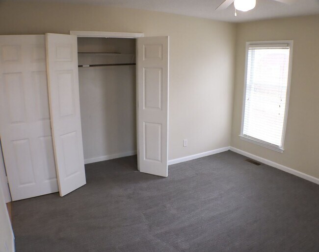 Building Photo - Lovely 5 bedroom, 2 bathroom brick home in Reidsville