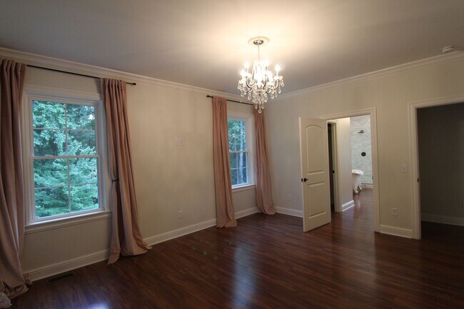 Building Photo - 3 Bedroom 3 Bath House in Beautiful, Quiet Setting