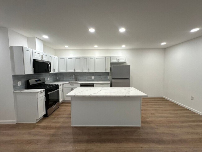 Building Photo - 27 Joyce Kilmer Ave