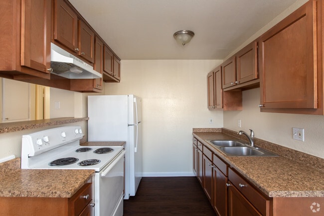 2 BR, 1 BA - 800 SF - Sunshine Manor Apartments