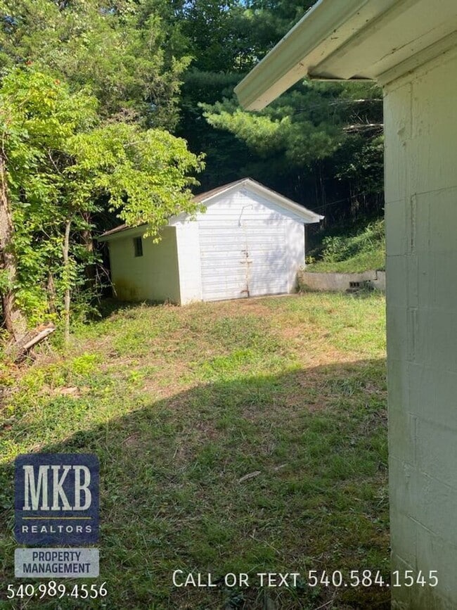 Building Photo - 6099 Franklin Rd