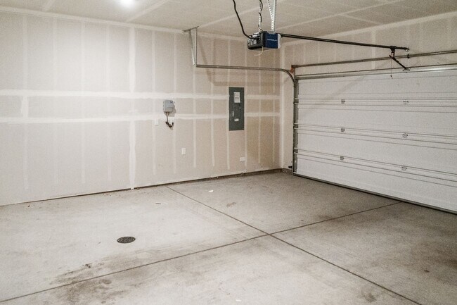 Building Photo - 5813 W Georgetown Ln