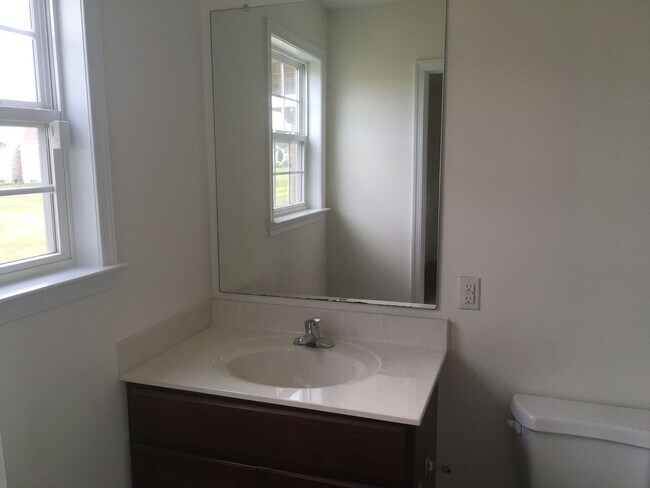 Building Photo - Room to spread out!