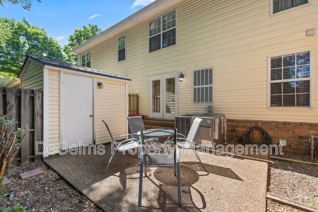 Building Photo - 208 Cottage Pl