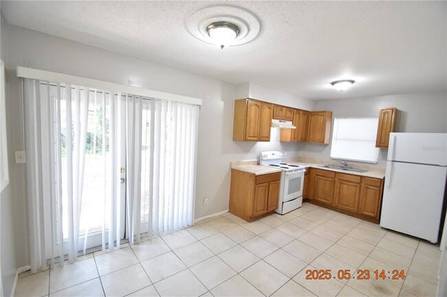Building Photo - 4432 Tarpon Dr