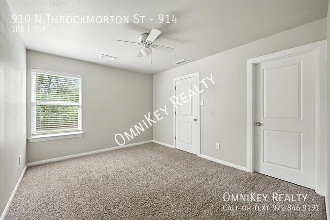 Building Photo - 910-914 N Throckmorton St