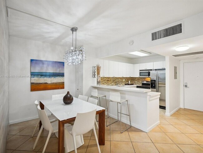 Building Photo - 2301 Collins Ave