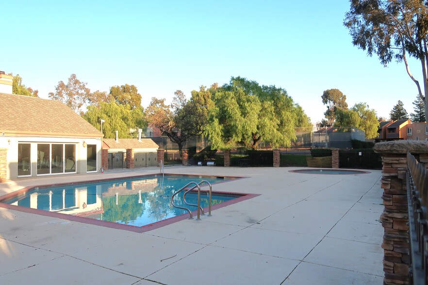 Building Photo - 440 Dempsey Rd