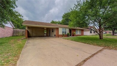 Building Photo - 1108 Forest Glen Ct