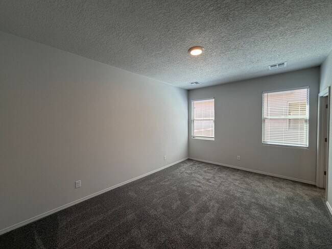 Building Photo - 6118 Chicago Dr SE