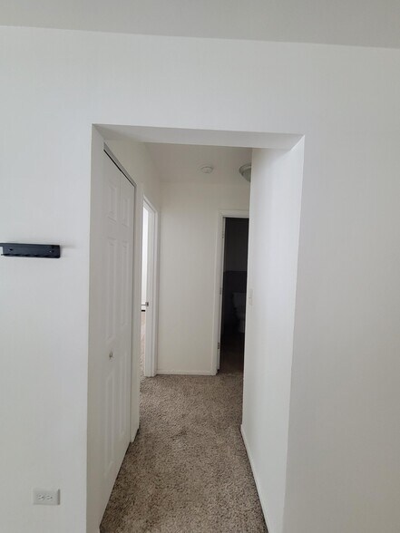 Building Photo - 2214 S Goebbert Rd