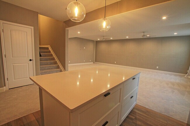 Building Photo - Luxury 5 bed for Rent in Blacktail at The ...