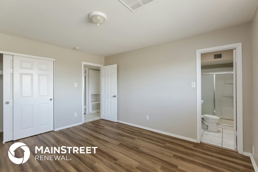 Building Photo - 2932 N 46th Ave