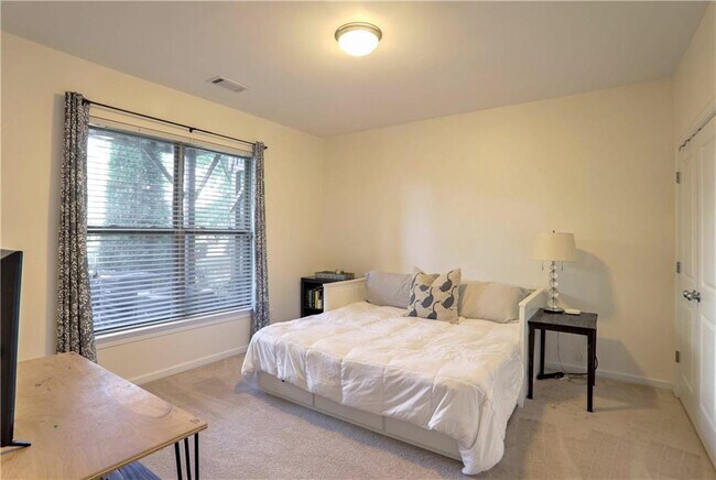 Building Photo - 3216 Creole Ln