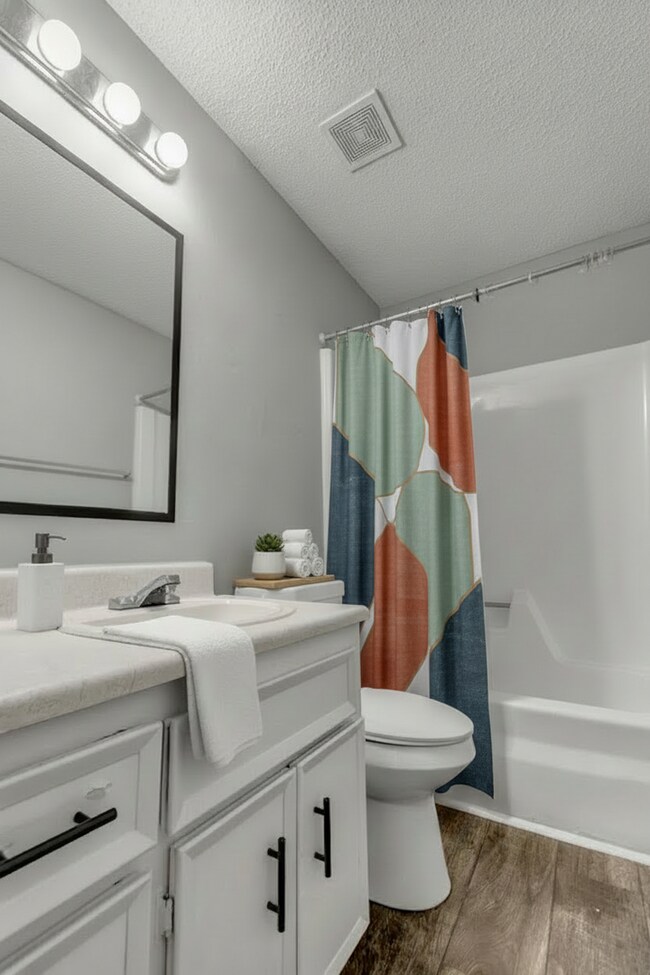 Building Photo - Affordable Newly Renovated Apartments in Decatur