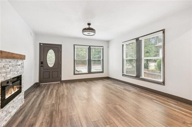 Building Photo - 1393 Westview Dr SW