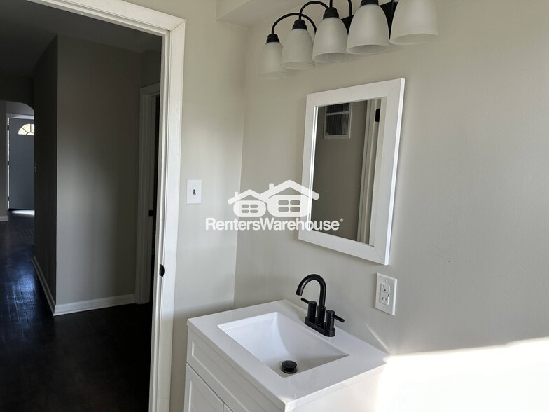 Building Photo - 1023 Cedarcroft Rd