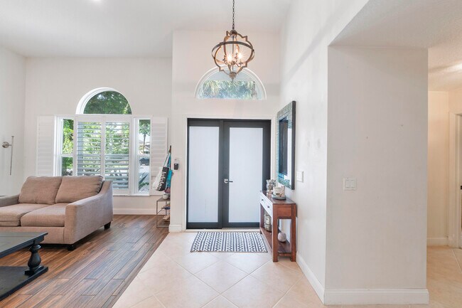 Building Photo - 6755 NW 75th Pl