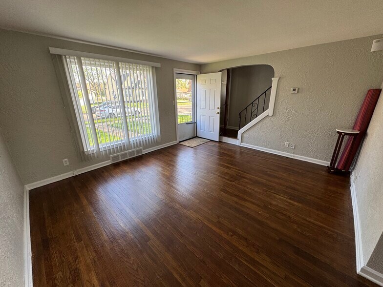 Building Photo - 124 Spangler Rd NE