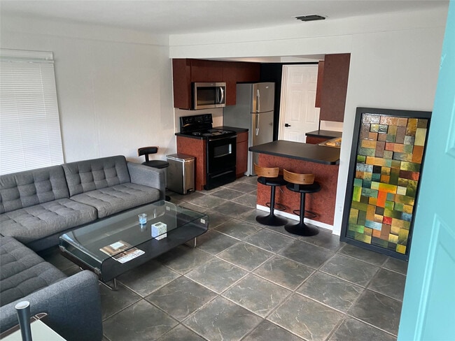 Building Photo - 2056 NE 9th Ave