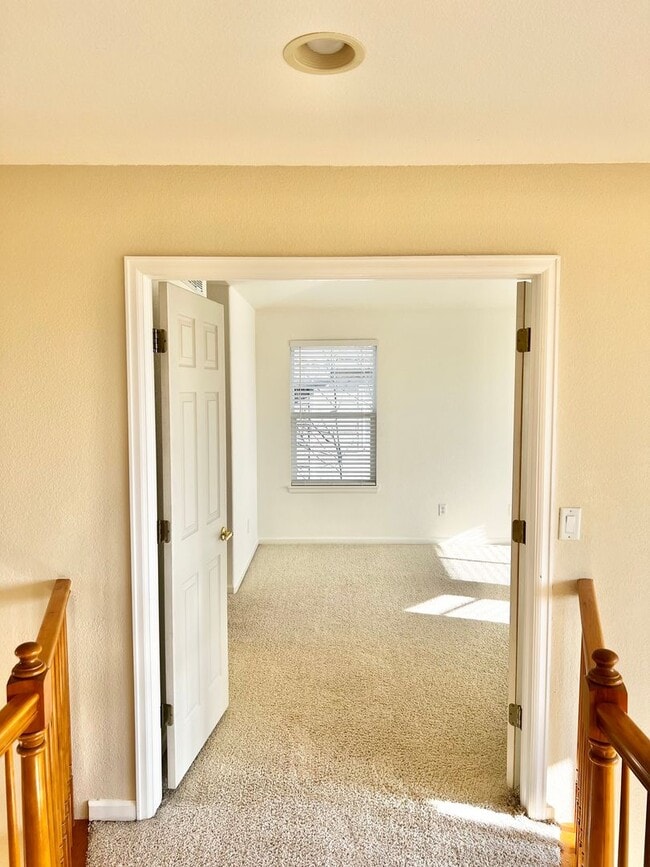 Building Photo - 4 bed, 3 bath Home in Huntington Hills Nei...