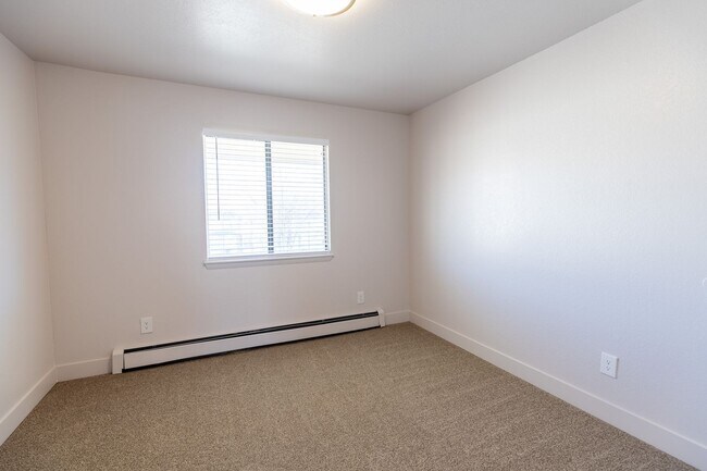Building Photo - 487 Tracy Dr