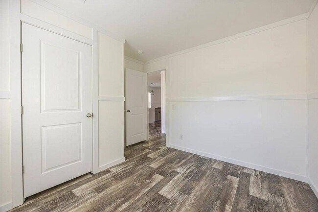 Building Photo - 326 Smith Rd