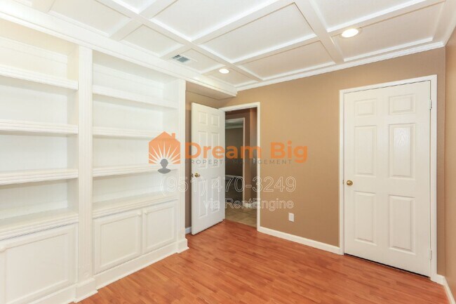 Building Photo - 1493 Evergreen Ave
