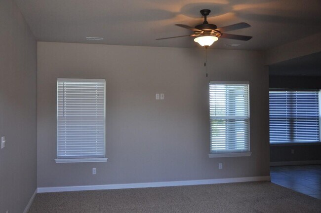 Building Photo - 5617 Abercorn Dr