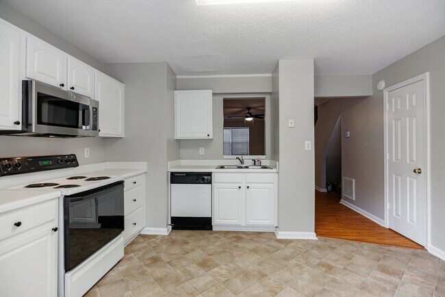 Building Photo - 215 Jennings Mill Rd