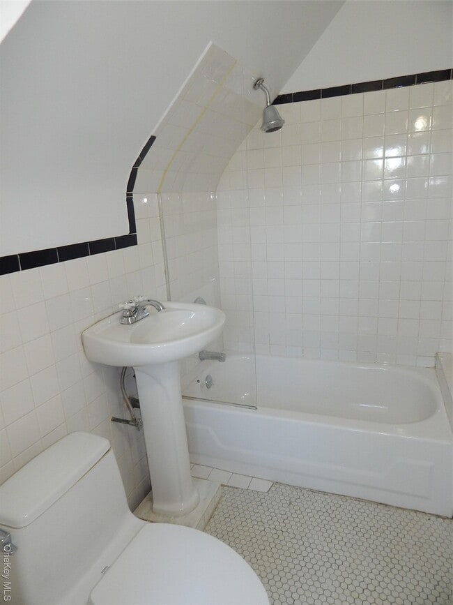 Building Photo - 5 John St