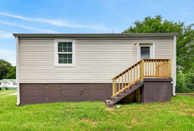 Building Photo - 1316 Sunnyview Dr