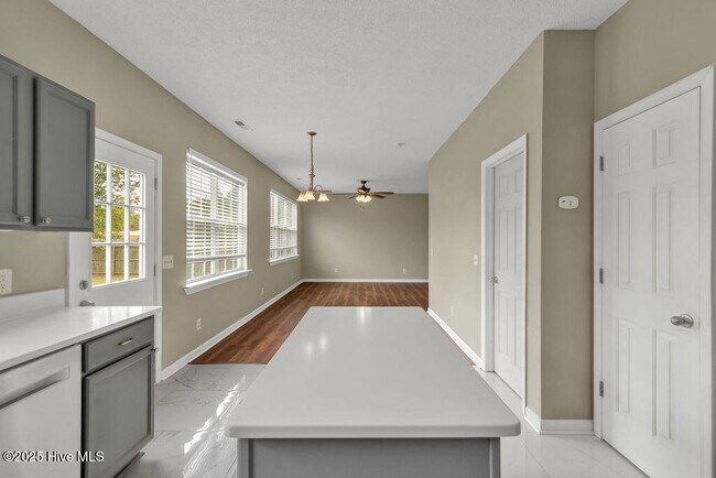 Building Photo - 106 Briar Hollow Dr