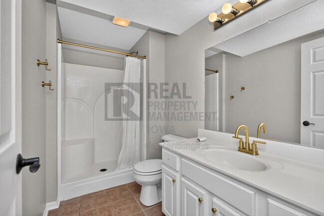 Building Photo - 2305 NE Hanover Ct