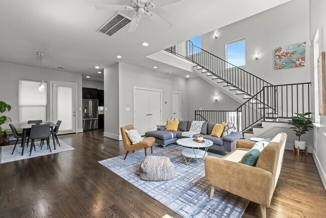 Building Photo - 2119 Hadley St