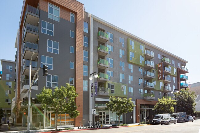 Building Photo - 200 S Los Angeles St