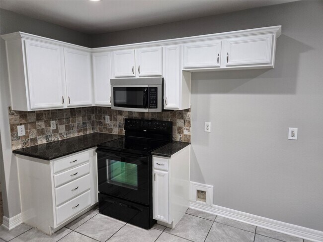 Building Photo - 24202 Bar Kay Ln